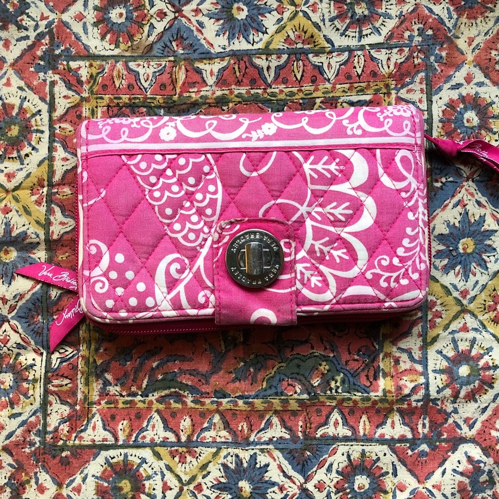 Vera Bradley gorgeous quilted pink wallet